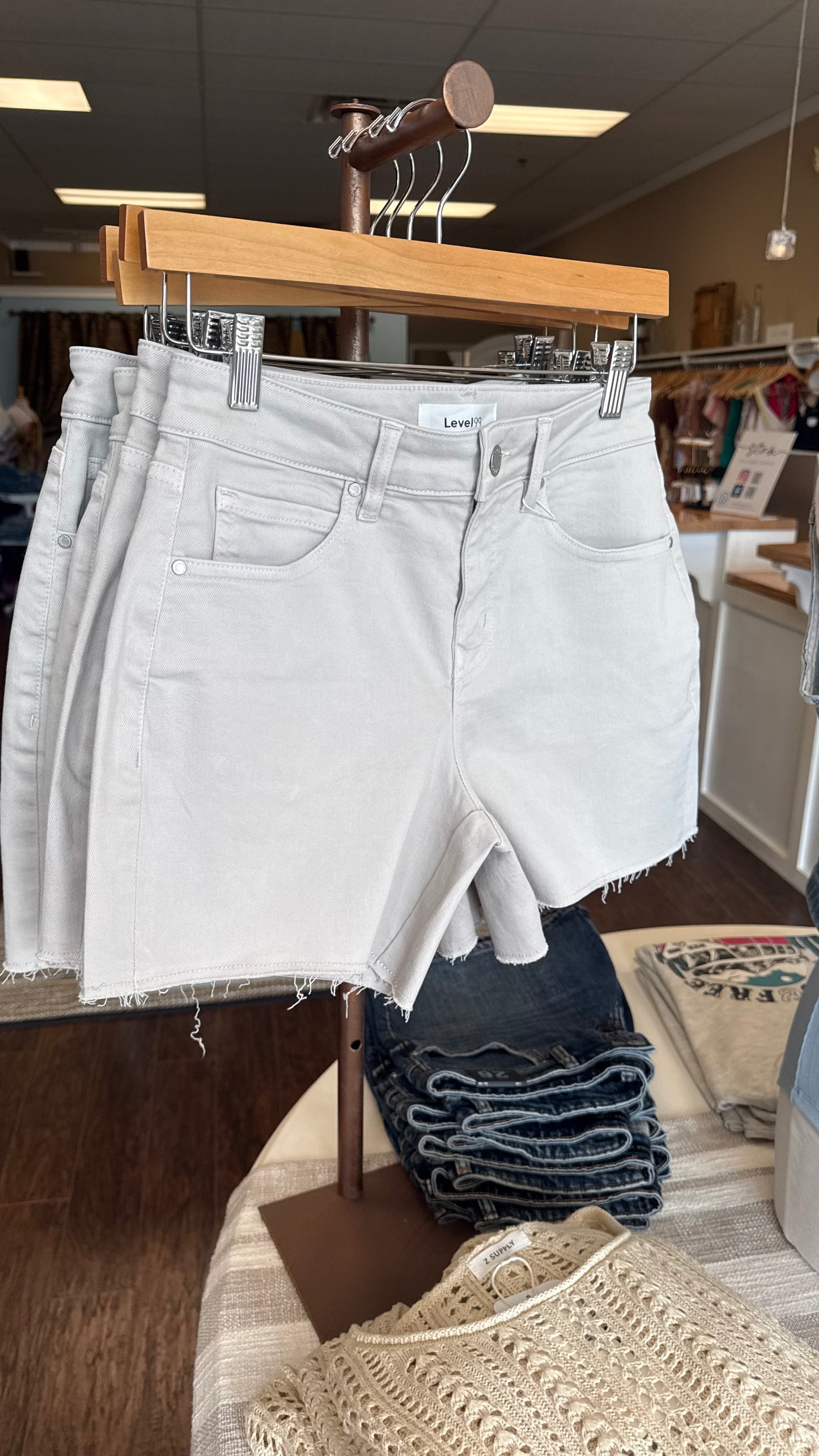 Cooper Raw Hem Pampas Short