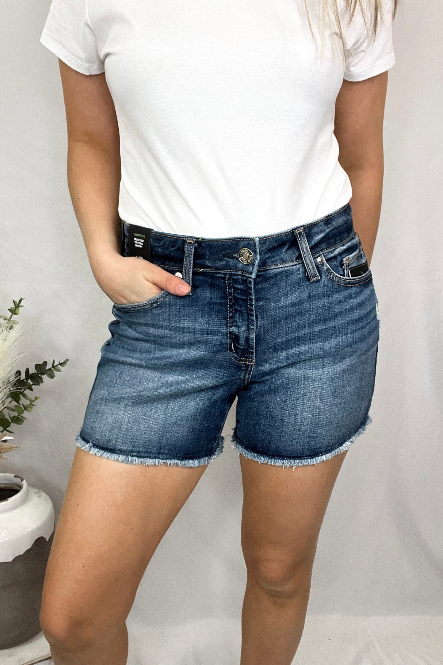 Suki Short Curvy Fit